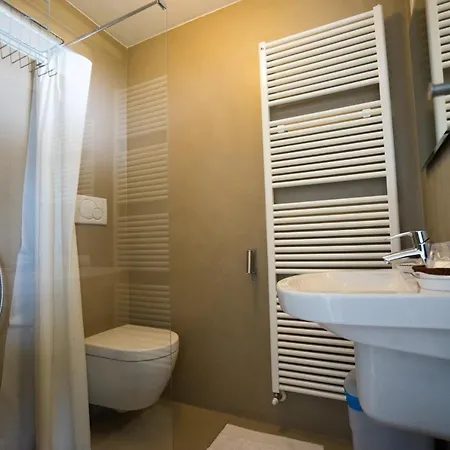 بيت ضيافة Notel كاستلْنْيوفو ديل غارد