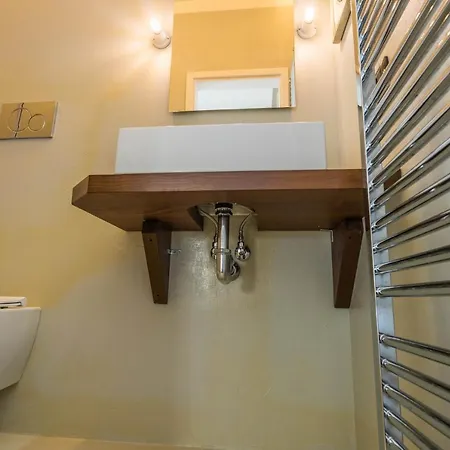 Notel 招待所 卡斯特努沃德加尔达